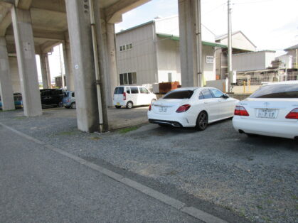 植松駅高架下月極駐車場