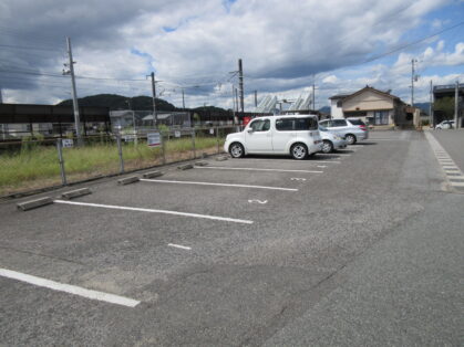 横尾駅月極駐車場