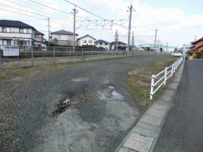 直江駅南月極駐車場