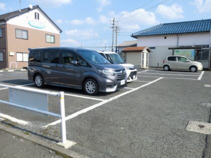 直江駅北月極駐車場