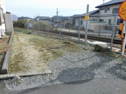 湖山街道踏切月極駐車場