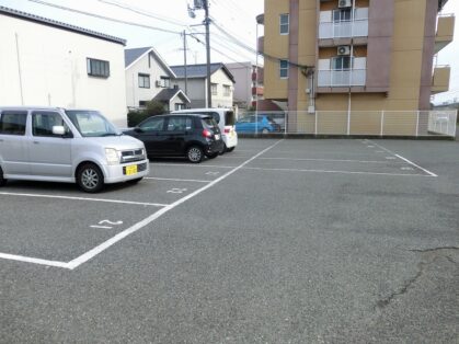 湖山駅月極駐車場